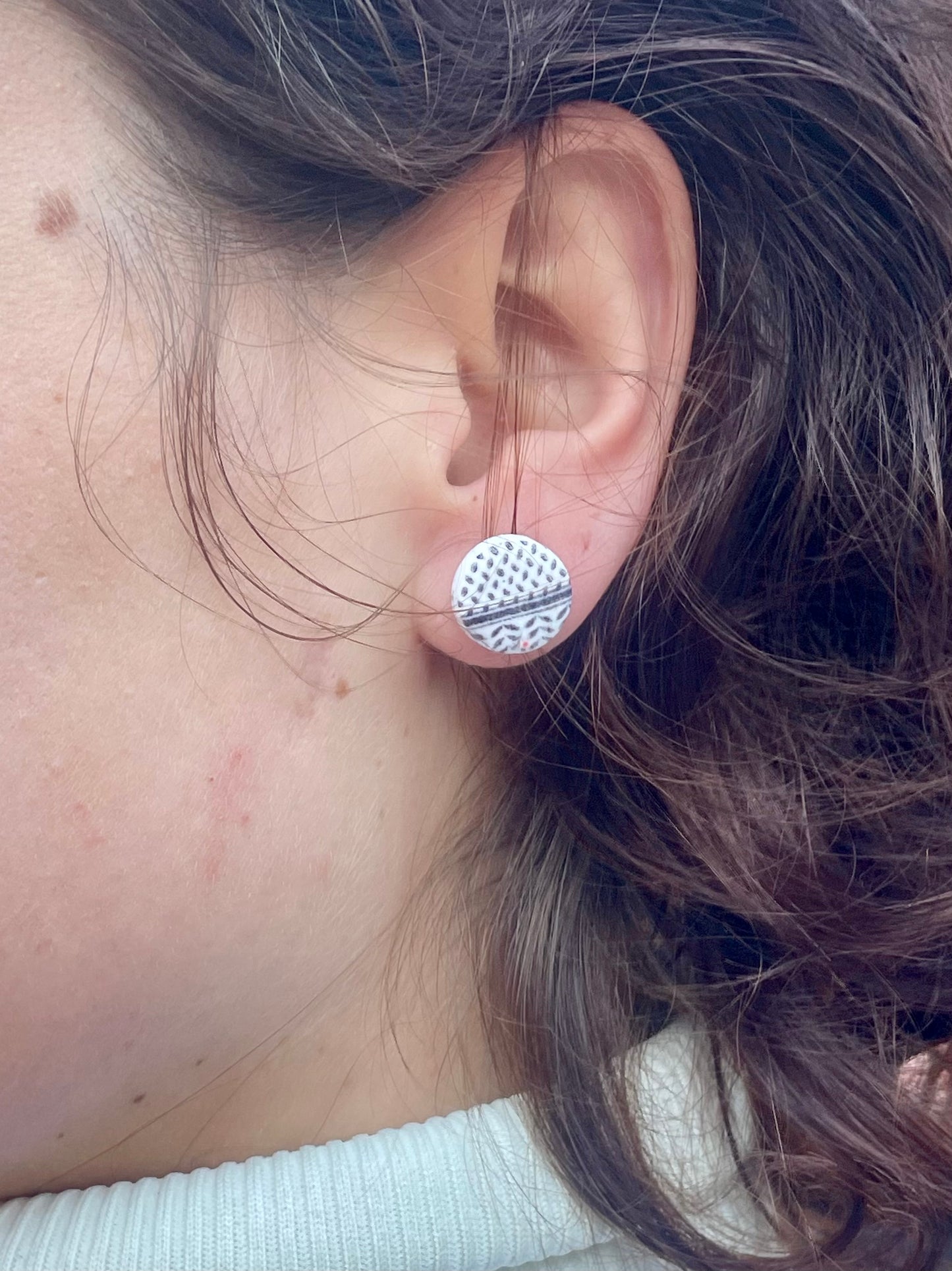 Keffiyeh earrings in aid of a Palestinian mother.