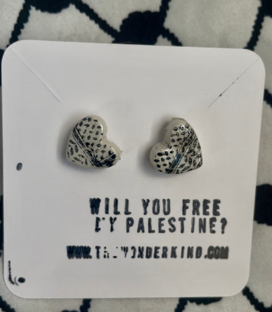 Keffiyeh earrings in aid of a Palestinian mother